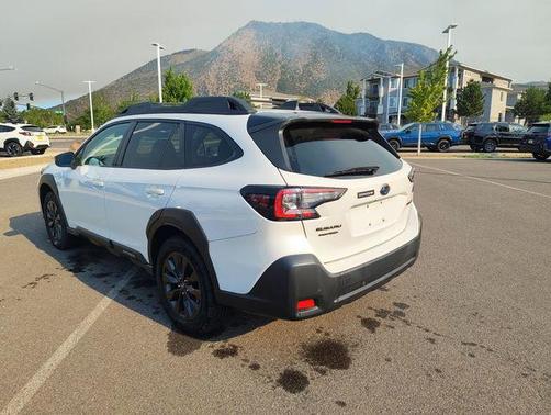Crystal White Pearl 2023 Subaru Outback Onyx Edition