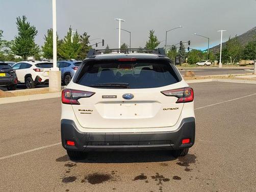 Crystal White Pearl 2023 Subaru Outback Onyx Edition