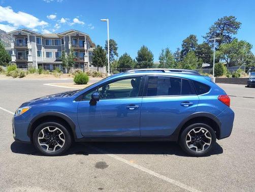 Quartz Blue Pearl 2017 Subaru Crosstrek 2.0i Premium