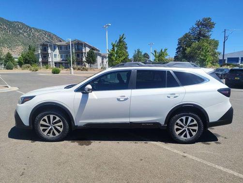 Crystal White Pearl 2020 Subaru Outback Premium