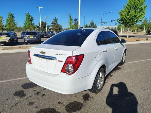 Summit White 2016 Chevrolet Sonic LT