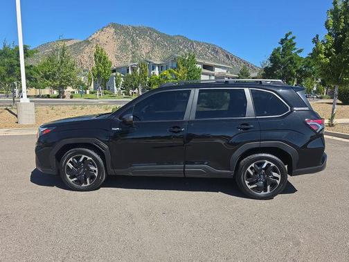 Crystal Black Silica 2025 Subaru Forester Hybrid Premium