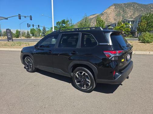 Crystal Black Silica 2025 Subaru Forester Hybrid Premium