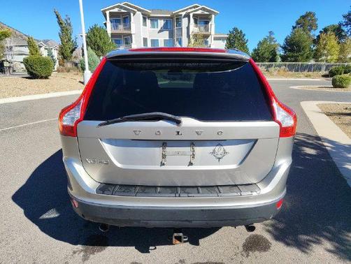 Seashell Metallic 2011 Volvo XC60 3.2 R-Design