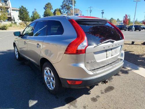 Seashell Metallic 2011 Volvo XC60 3.2 R-Design