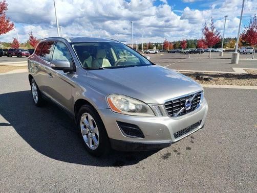 Seashell Metallic 2011 Volvo XC60 3.2 R-Design
