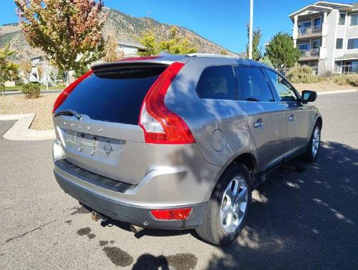 Seashell Metallic 2011 Volvo XC60 3.2 R-Design