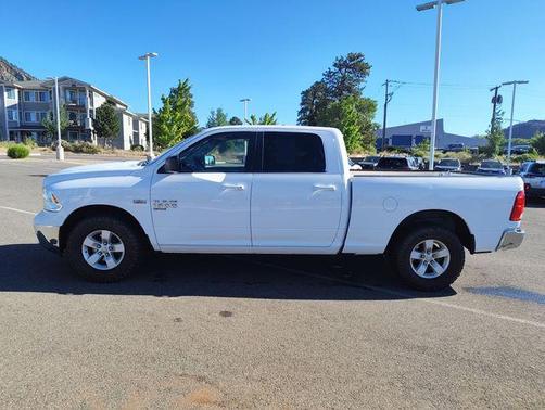 Bright White Clearcoat 2019 RAM 1500 SLT