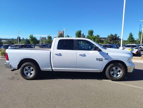 Bright White Clearcoat 2019 RAM 1500 SLT