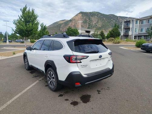 Crystal White Pearl 2025 Subaru Outback Base
