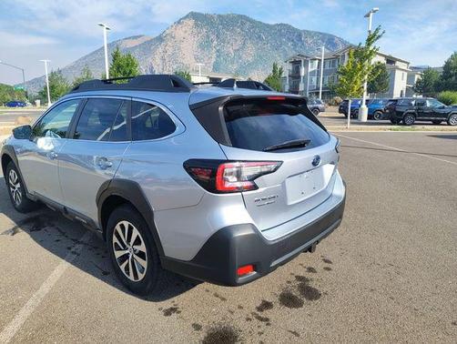 Ice Silver Metallic 2023 Subaru Outback Premium