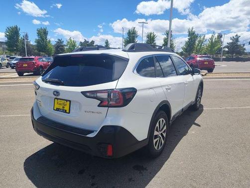 Crystal White Pearl 2022 Subaru Outback Premium