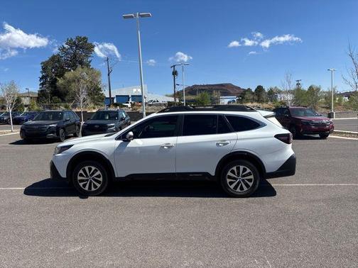 Crystal White Pearl 2022 Subaru Outback Premium