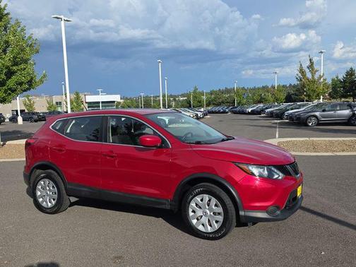 Palatial Ruby 2018 Nissan Rogue Sport S