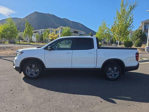 Platinum White Pearl 2025 Honda Ridgeline TrailSport