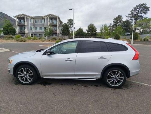 Bright Silver Metallic 2015 Volvo V60 Cross Country T5