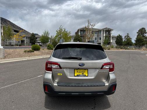 Tungsten Metallic 2019 Subaru Outback 2.5i