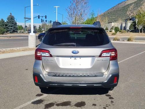Tungsten Metallic 2019 Subaru Outback 2.5i