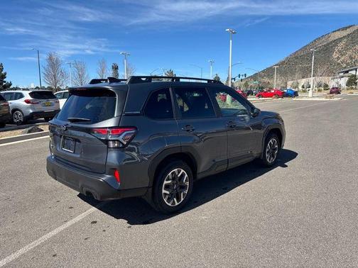 Magnetite Gray Metallic 2025 Subaru Forester Premium