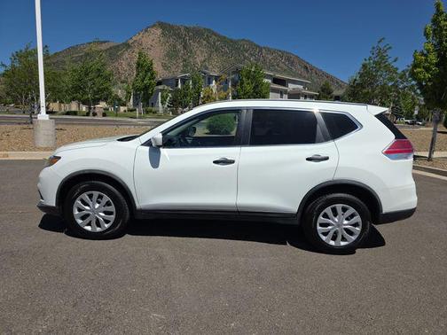 Glacier White 2016 Nissan Rogue S