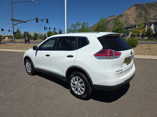Glacier White 2016 Nissan Rogue S