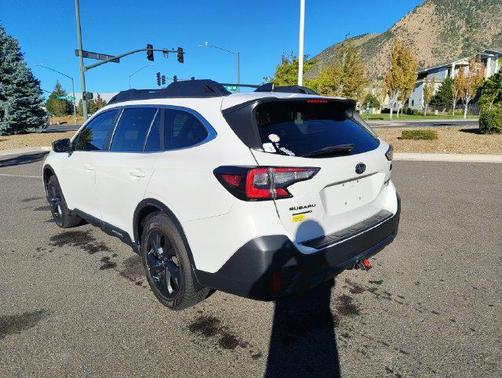 Crystal White Pearl 2021 Subaru Outback Onyx Edition XT
