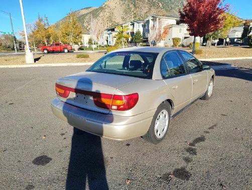 Gold 2002 Saturn L SL2