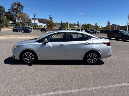 Brilliant Silver Metallic 2020 Nissan Versa 1.6 SV
