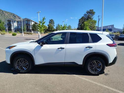Glacier White 2023 Nissan Rogue S