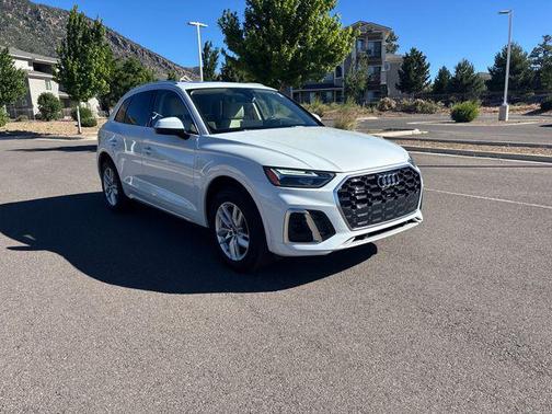 Glacier White Metallic 2022 Audi Q5 45 S line Premium