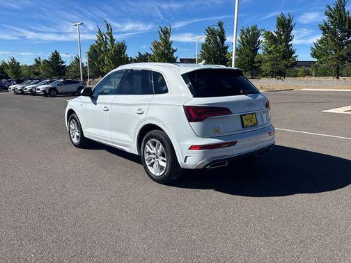 Glacier White Metallic 2022 Audi Q5 45 S line Premium