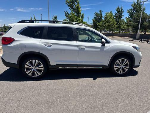 Crystal White Pearl 2022 Subaru Ascent Limited 7-Passenger