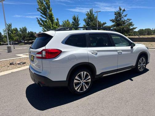 Crystal White Pearl 2022 Subaru Ascent Limited 7-Passenger