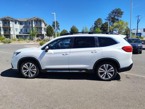 Crystal White Pearl 2022 Subaru Ascent Limited 7-Passenger