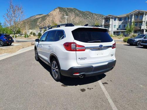 Crystal White Pearl 2022 Subaru Ascent Limited 7-Passenger