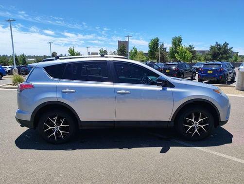 Silver Sky Metallic 2017 Toyota RAV4 SE