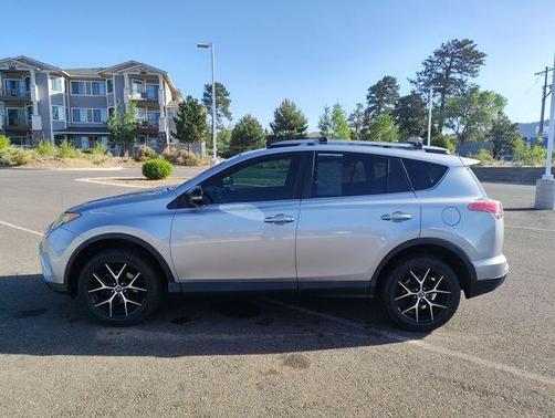 Silver Sky Metallic 2017 Toyota RAV4 SE