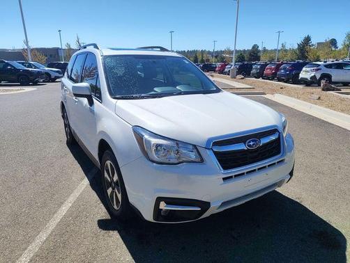 Crystal White Pearl 2018 Subaru Forester 2.5i Premium