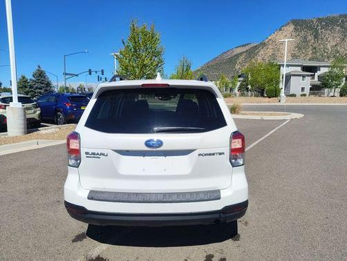 Crystal White Pearl 2018 Subaru Forester 2.5i Premium