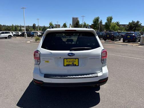 Crystal White Pearl 2018 Subaru Forester 2.5i Premium