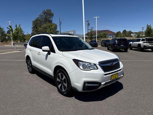 Crystal White Pearl 2018 Subaru Forester 2.5i Premium