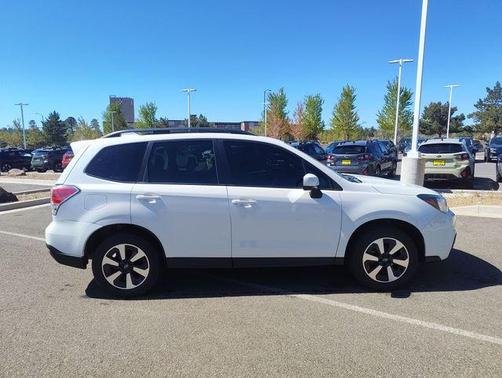 Crystal White Pearl 2018 Subaru Forester 2.5i Premium