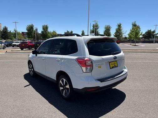 Crystal White Pearl 2018 Subaru Forester 2.5i Premium