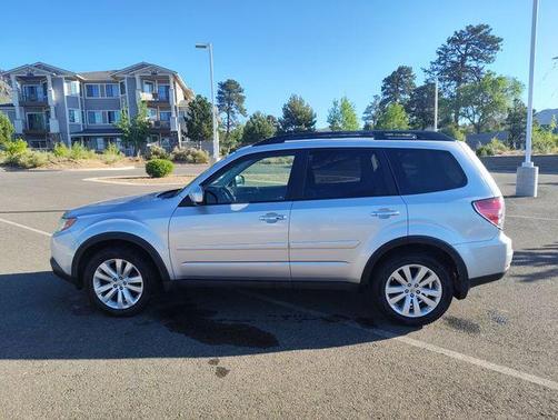Spark Silver Metallic 2011 Subaru Forester 2.5 X Limited