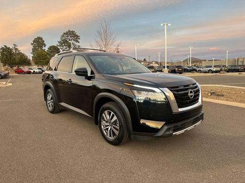 2023 Nissan Pathfinder SL 4WD