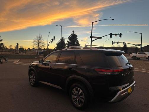 2023 Nissan Pathfinder SL 4WD