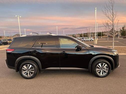 2023 Nissan Pathfinder SL 4WD