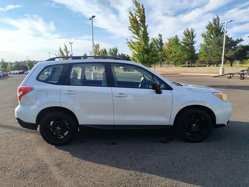 Satin White Pearl 2015 Subaru Forester 2.5i