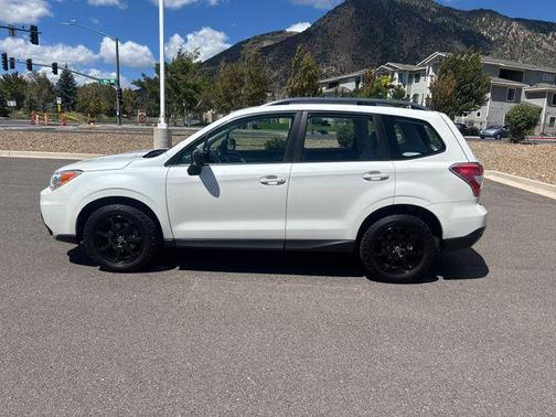Satin White Pearl 2015 Subaru Forester 2.5i