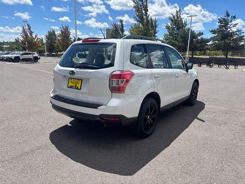 Satin White Pearl 2015 Subaru Forester 2.5i